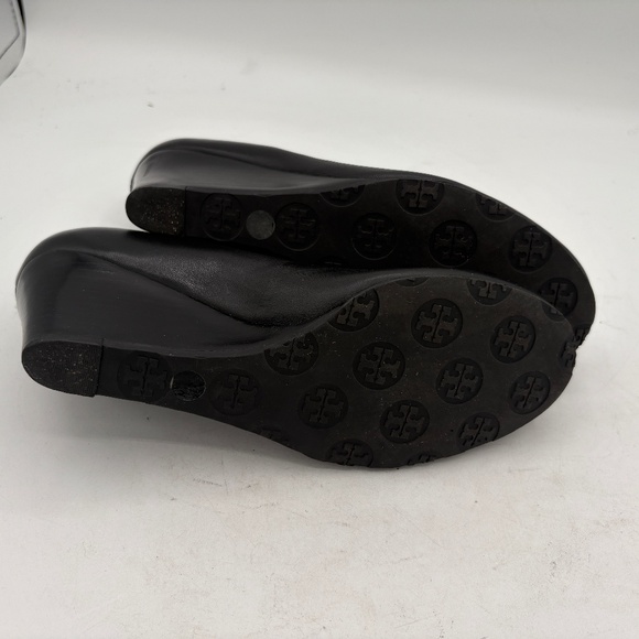 Tory Burch Sophie Wedges Black Leather Gold Tone Logo Emblem Heels 6.5 - Picture 12 of 12